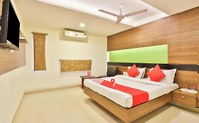 Hotel Apollo Cg Road 3*